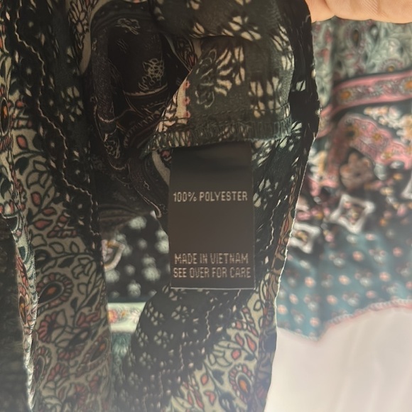 A. BYER OFF THE SHOULDER CHIFFON PATTERN BLOUSE (SIZE M) - Picture 8 of 9